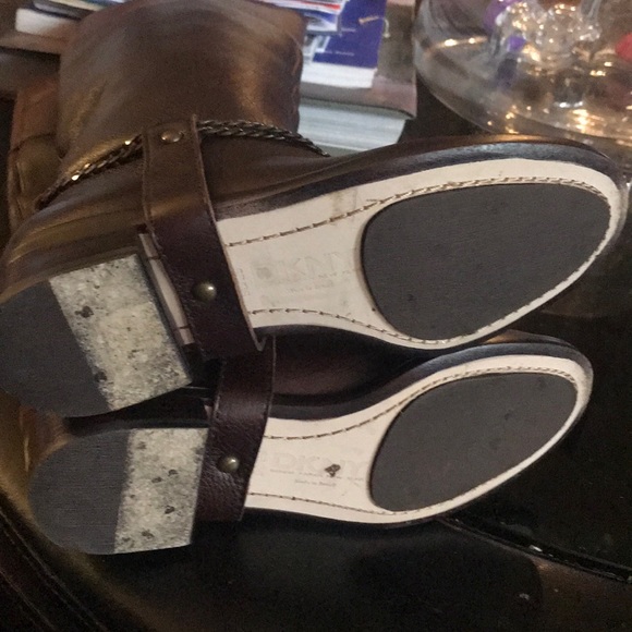 DKNY BUTTER SOFT LEATHER BOOTS - Picture 5 of 7